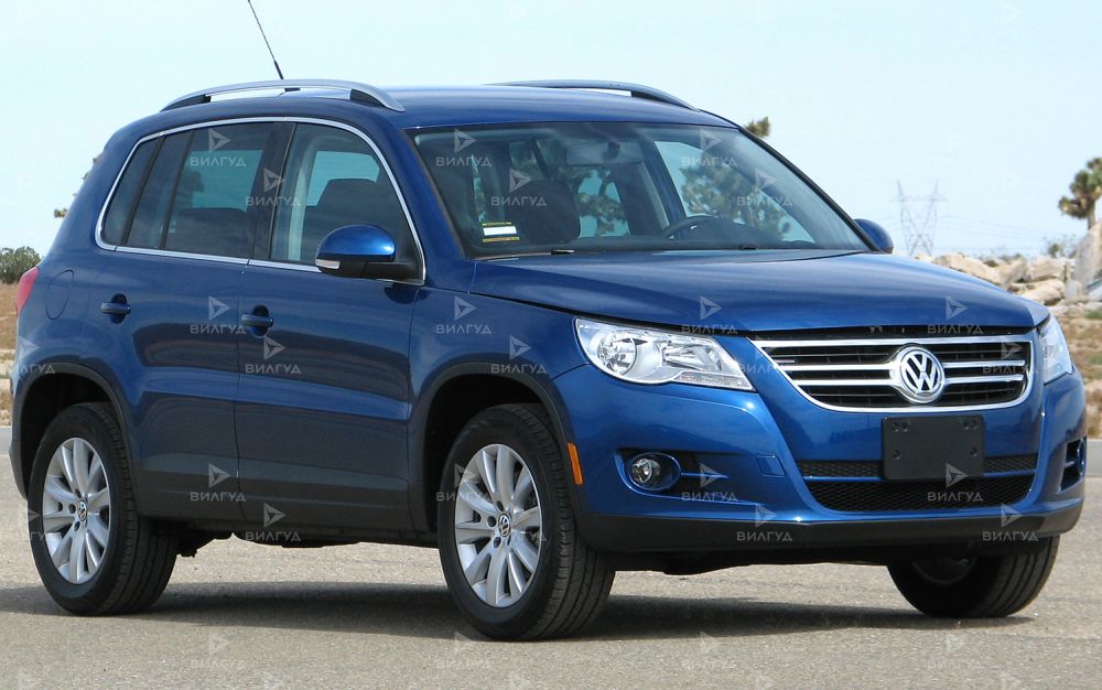 Замена воздушного фильтра Volkswagen Tiguan в Набережных Челнах